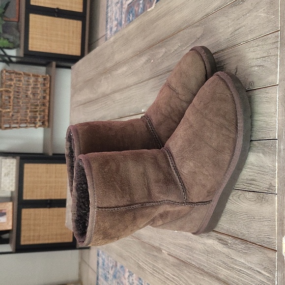 UGG Leather Winter Boots in Brown Size Woman's 7 - Picture 1 of 11